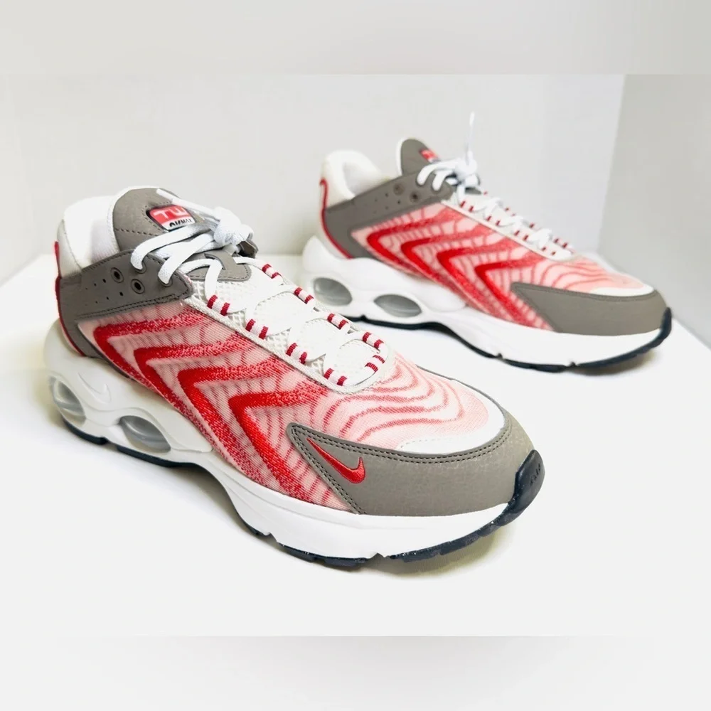 Men’s Nike Air Max TW DQ3984 002 size 10.5 bone/Red Clay-Olive Grey color NEW!